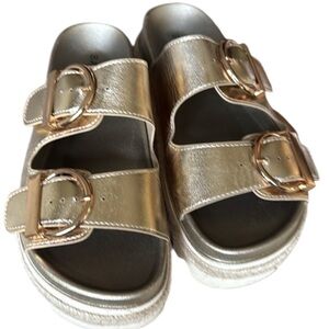 Bamboo Two strap platform, gold sandals, size 8 excellent condition